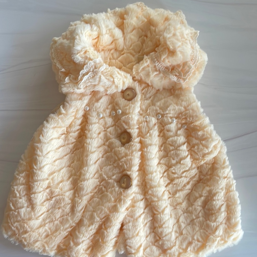 Littl girls fluffy vest in cream color 3T